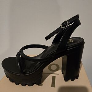 Elegant Black Platform Sandals